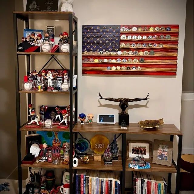 ⚡️LAST DAY 49% OFF - 🇺🇸Challenge Coin Display Rack Holder - Rustic American Flag - 🎁BUY MORE SAVE MORE