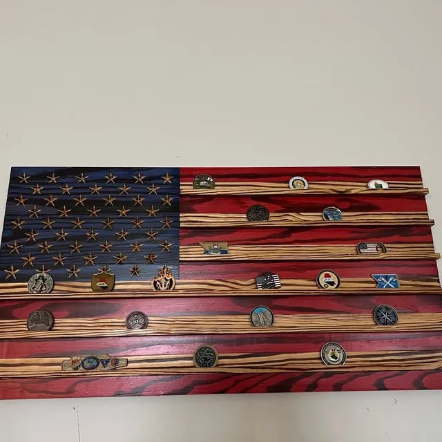 ⚡️LAST DAY 49% OFF - 🇺🇸Challenge Coin Display Rack Holder - Rustic American Flag - 🎁BUY MORE SAVE MORE