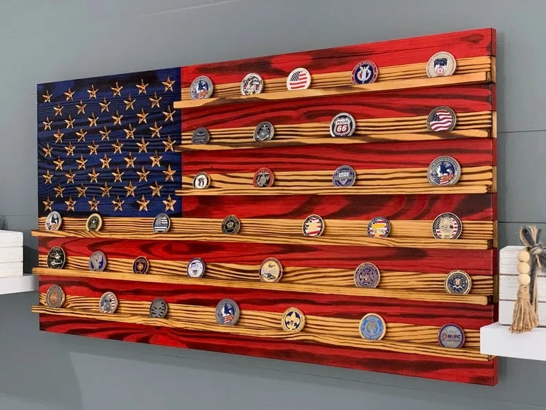 ⚡️LAST DAY 49% OFF - 🇺🇸Challenge Coin Display Rack Holder - Rustic American Flag - 🎁BUY MORE SAVE MORE
